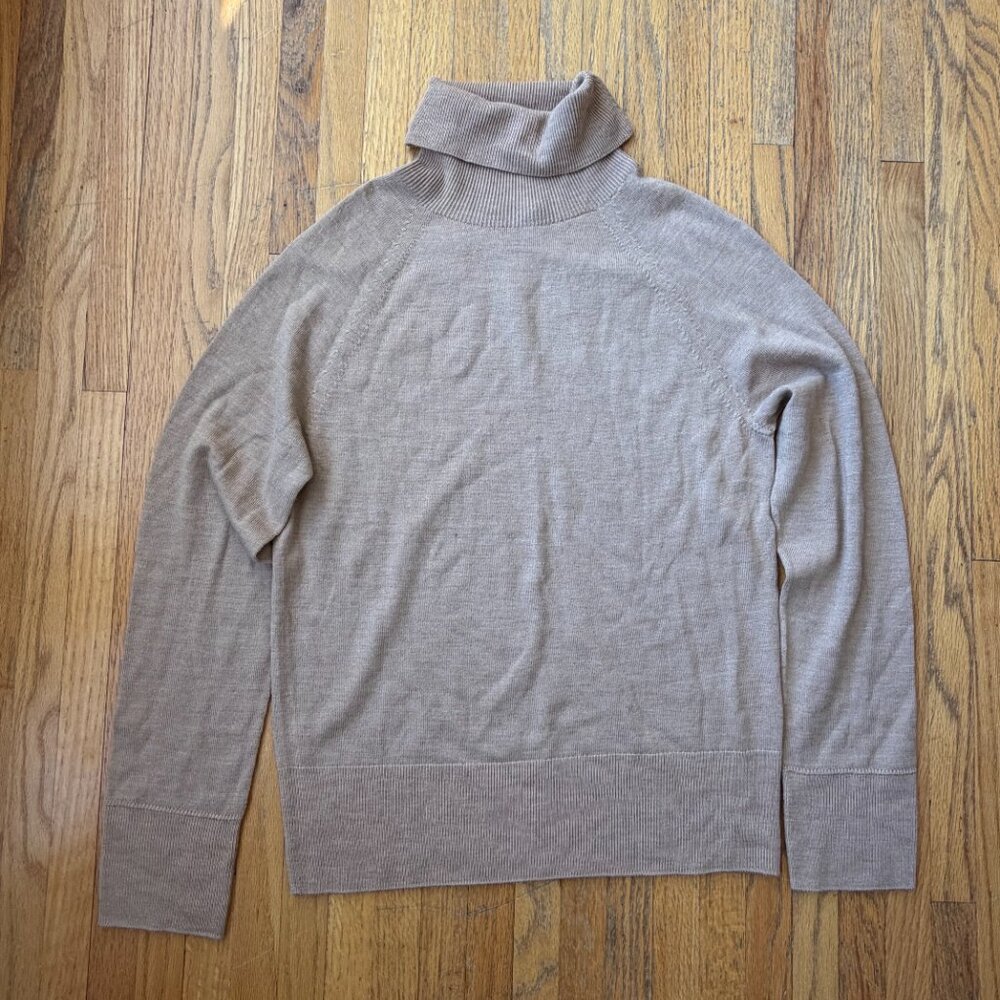 Banana Republic 100% Merino Wool Tan Size M Turtleneck Knit Sweater